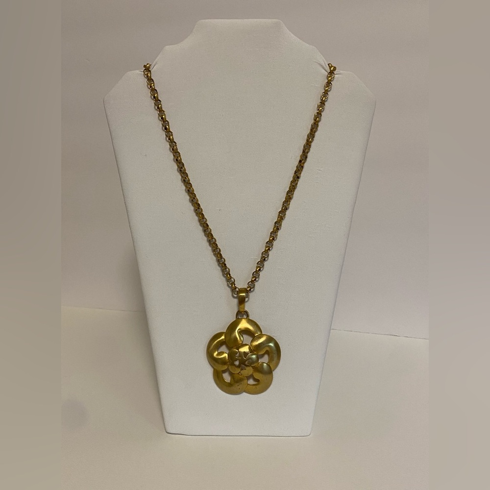 Vintage Gold Tone Flower Statement Pendant Necklace